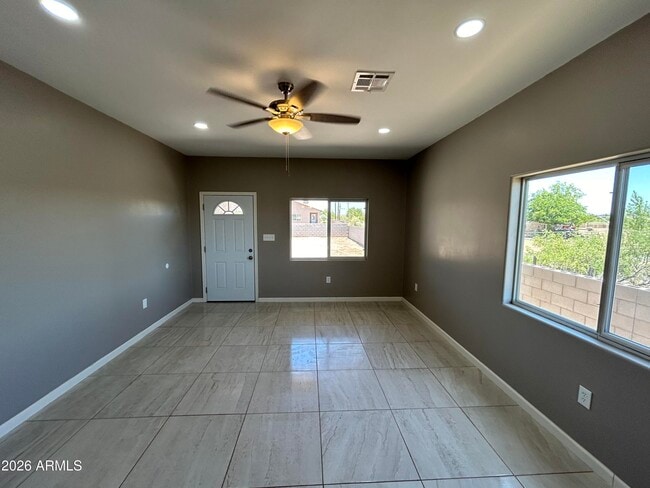 Building Photo - 2742 N Washington Ave