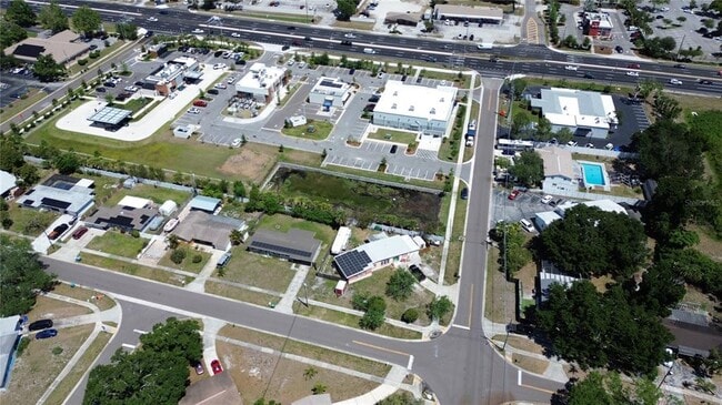 Building Photo - 15573 Bedford Cir E