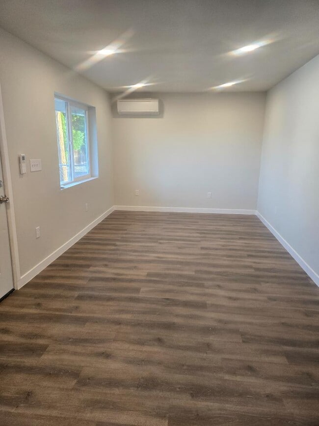 Building Photo - 107 Bush St