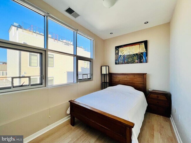 Building Photo - 2410 17th St NW