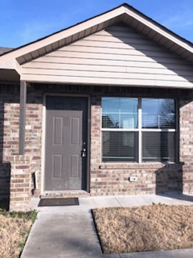 Building Photo - Scott-5124 South 29th Duplex