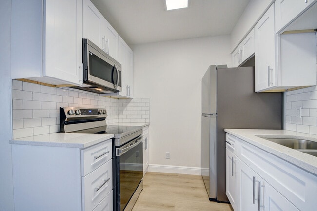 Building Photo - 614 Executive Center Dr