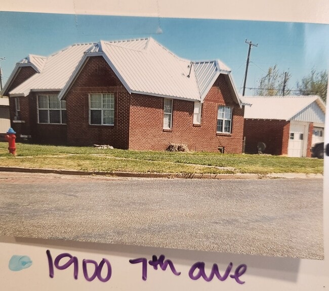 Building Photo - 1900 7th Ave