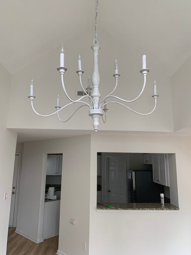 Building Photo - 2719 Selwyn Ave