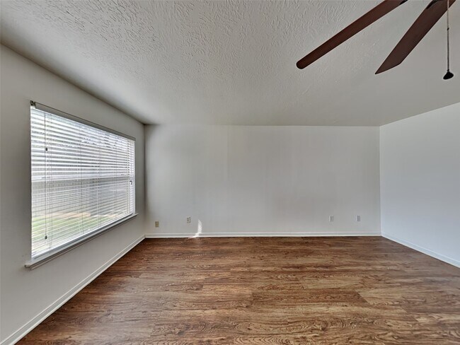 Building Photo - 5349 Yale Dr