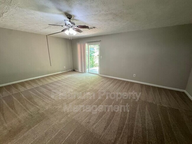 Building Photo - 270 Splitwood Ln