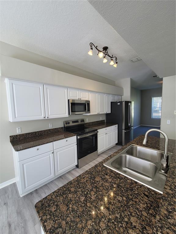 Building Photo - 13276 Bainbridge Way