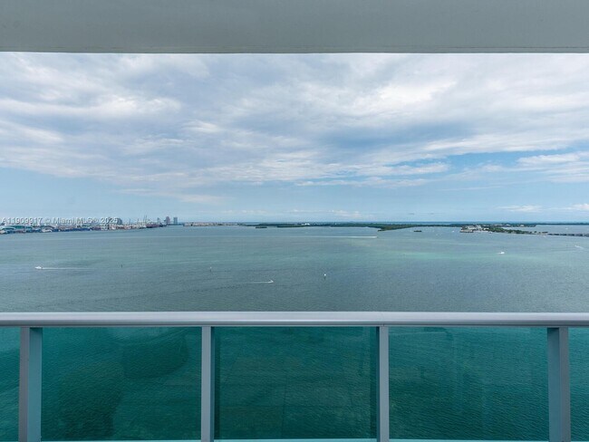 Building Photo - 1331 Brickell Bay Dr