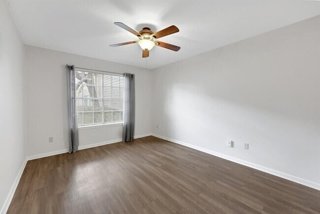 Building Photo - 845 Augusta Dr