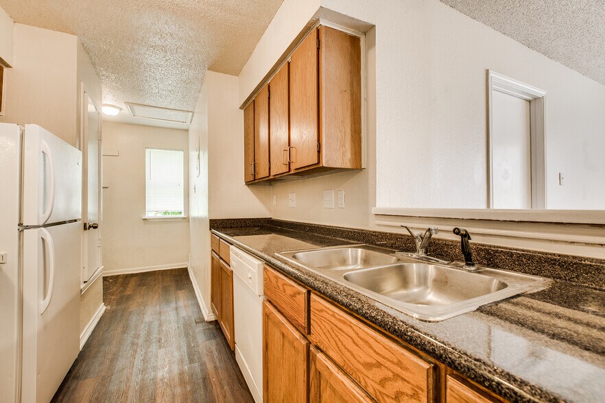 Building Photo - 5707 Spring Meadow Rd