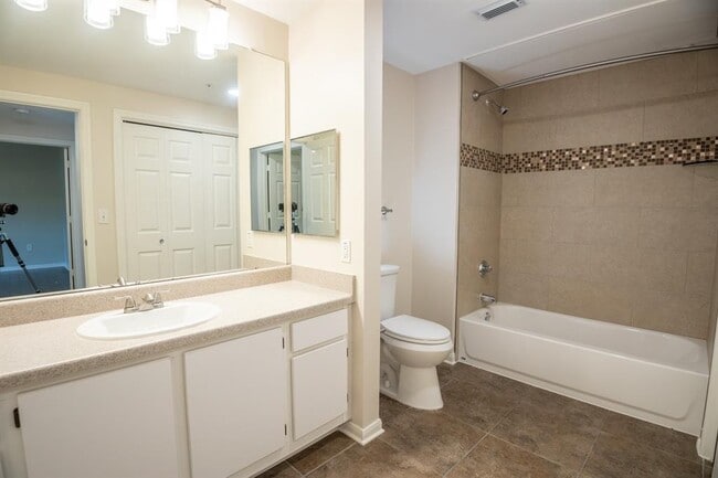 Building Photo - 2320 Gracy Farms Ln