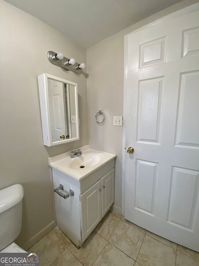 Building Photo - 95 Fairground Rd