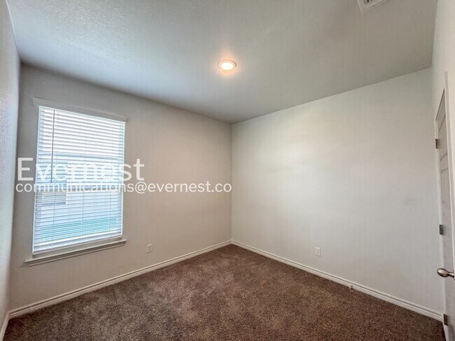 Building Photo - 842 Freedom Cir