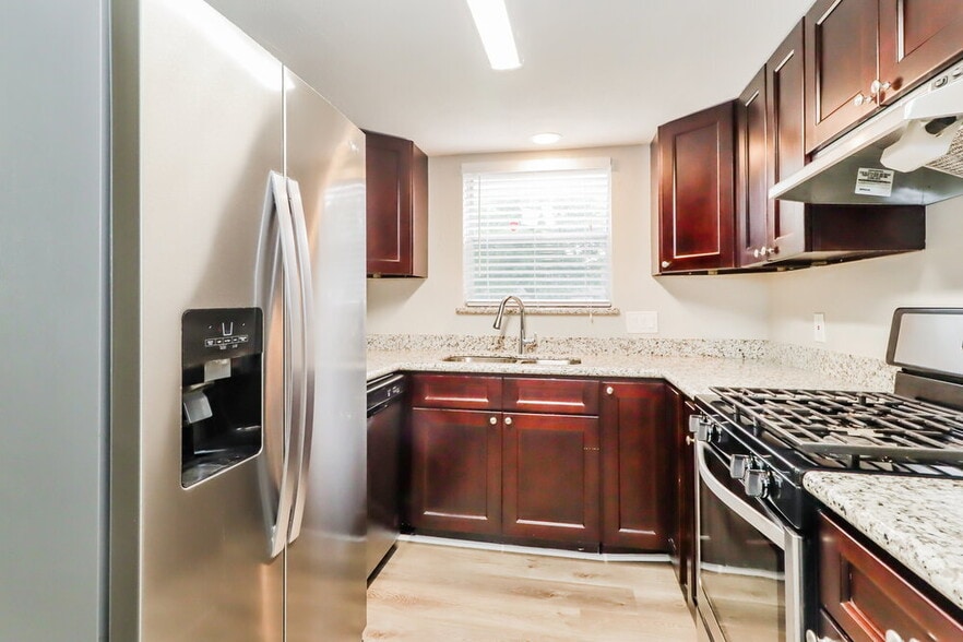 Building Photo - 7327 Shady Vale Ln