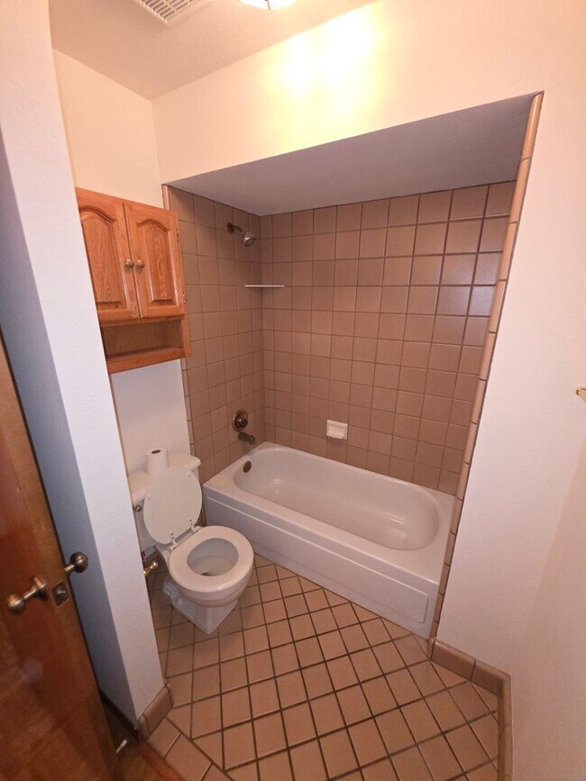 Building Photo - Charming Single-Story Home in Lincoln - Av...