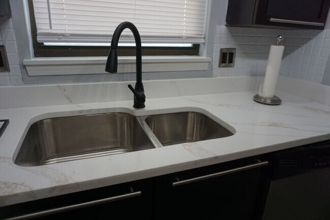 Building Photo - Single Story 2 bedroom 2 bathroom Townhome with Garage in Mandarin