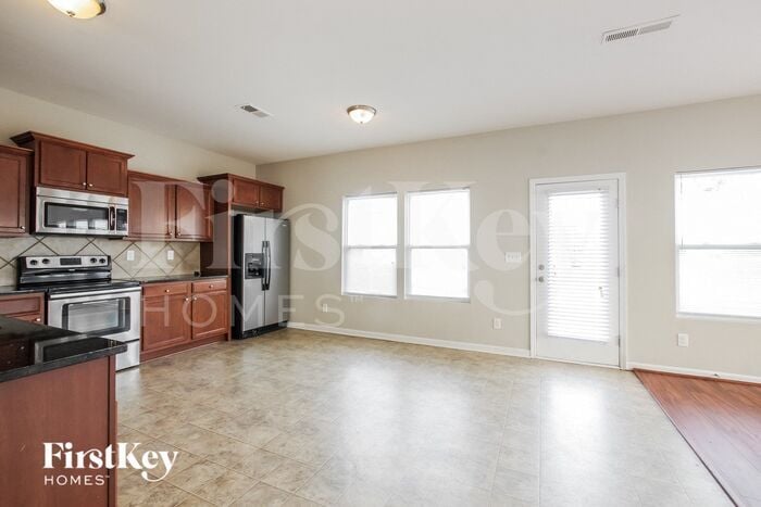 Building Photo - 1732 Larne Cir