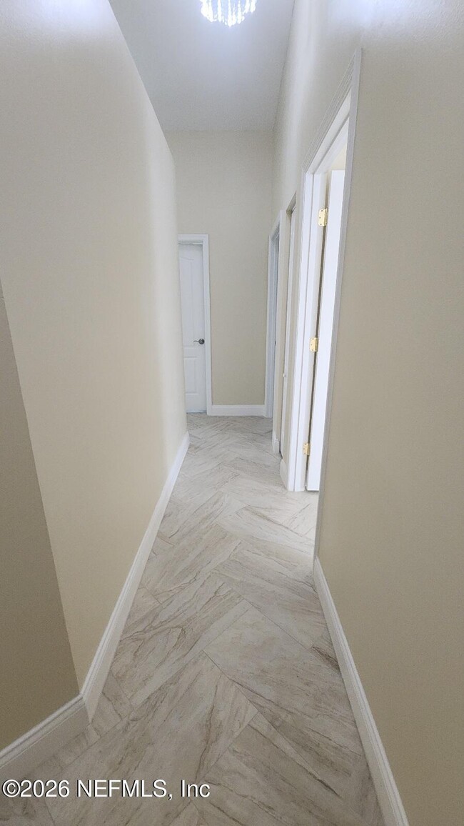 Building Photo - 31 Eastmoor Ln