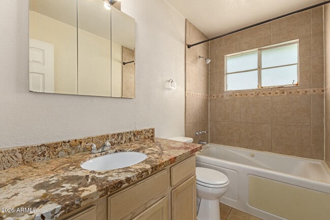 Building Photo - 550 W 19th St