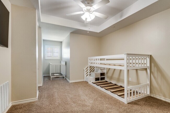 Building Photo - 529 Chippendale Dr