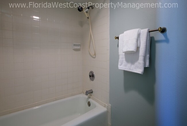 Building Photo - SIESTA KEY! DIRECT WATER VIEWS! ANNUAL LEA...