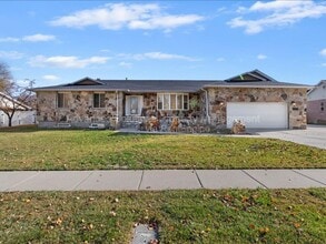 Building Photo - 6837 S Creekcove Way