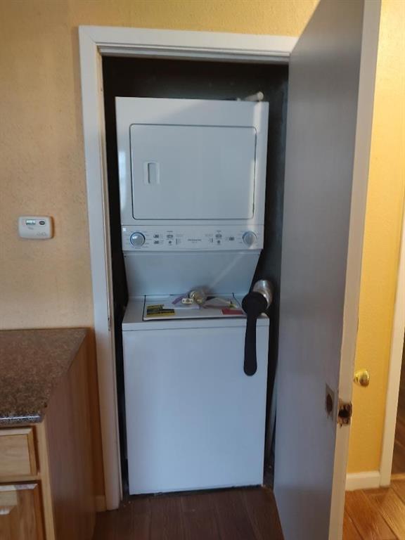 Building Photo - 2000 Bahama Dr