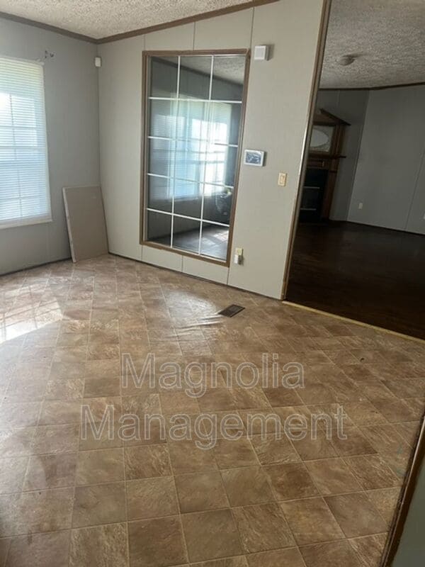 Building Photo - 137 Cardinal Ln