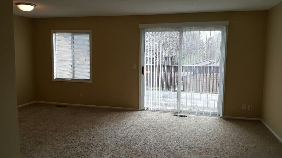 Building Photo - 247 W Eagle Lake Dr