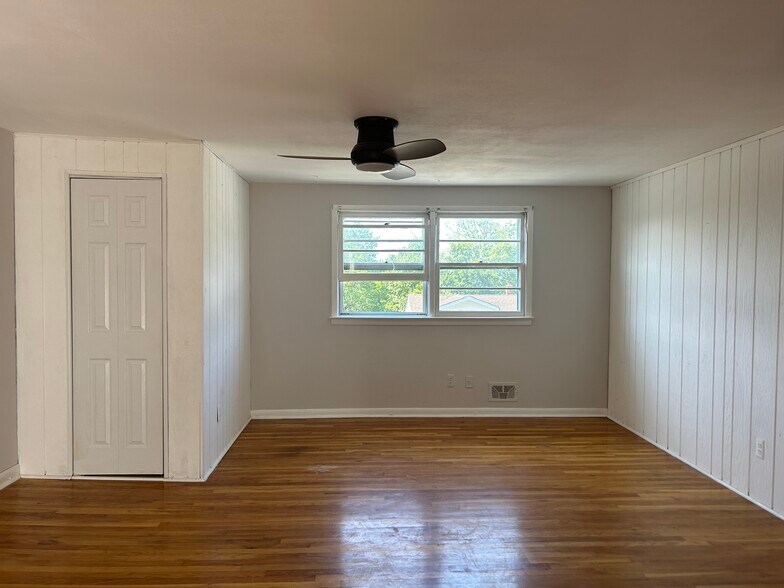 Building Photo - 14 Borman Dr