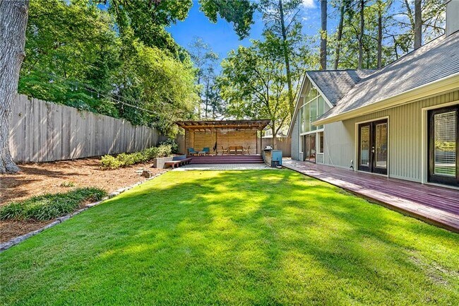 Building Photo - 235 Hillside Dr NW