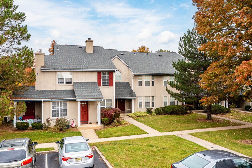 Royal Oaks and East Gardens 701 Royal Oaks Ct Monmouth Junction NJ