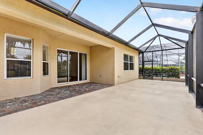 Building Photo - 6532 SE Broadmoor Ln