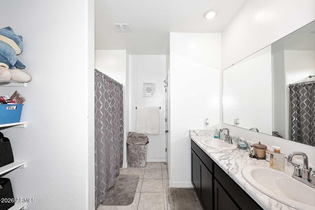 Building Photo - 40020 W Sunland Dr