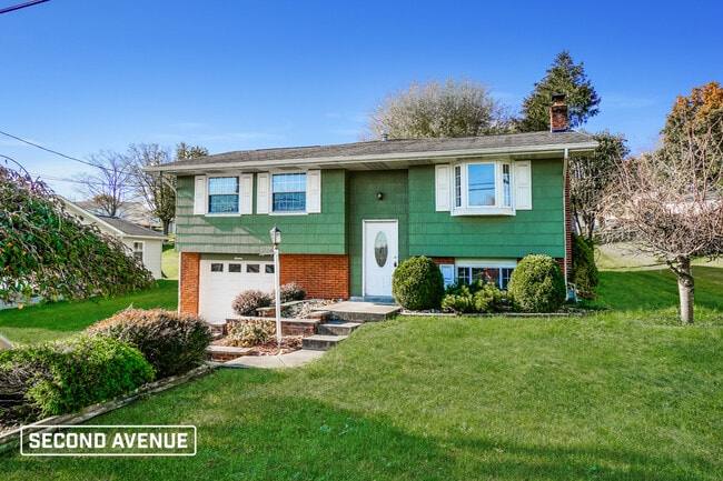 Building Photo - 16 Cree Dr