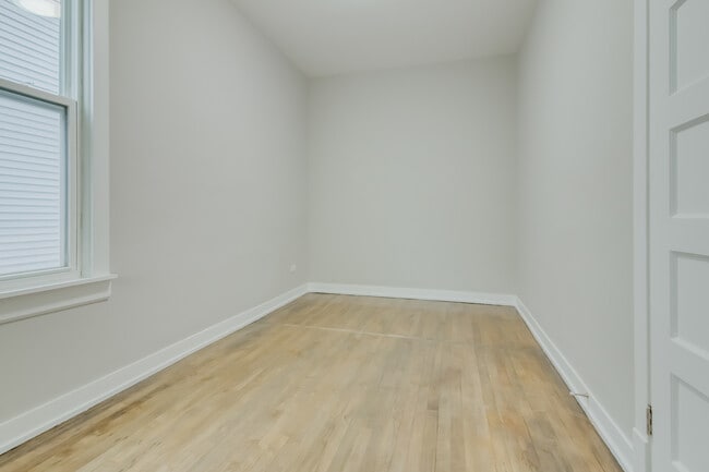 Building Photo - 2842 N Avers Ave