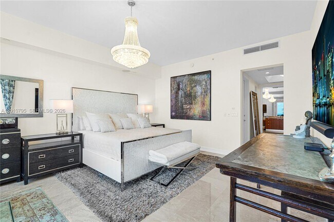 Building Photo - 16051 Collins Ave