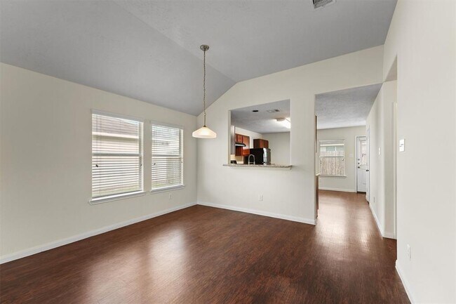 Building Photo - 2611 Verano Dr