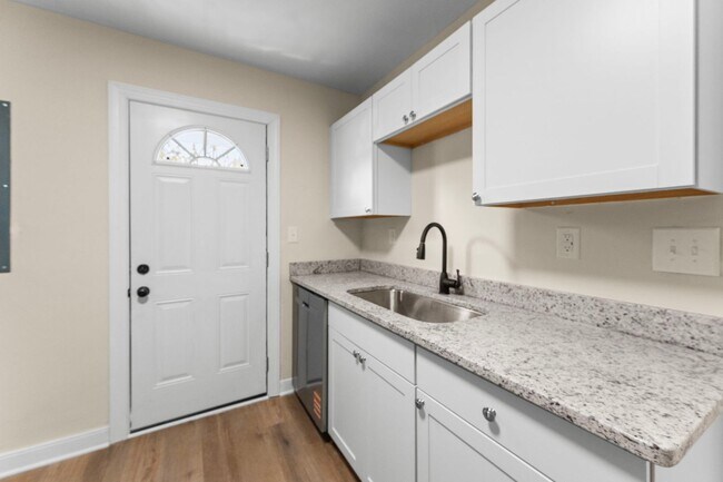 Building Photo - Charming 2-bedroom, 1 bath