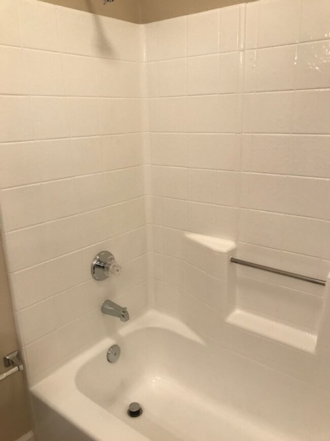 Building Photo - COMING SOON!! 2 Bed 2.5 Bath Apartment in ...