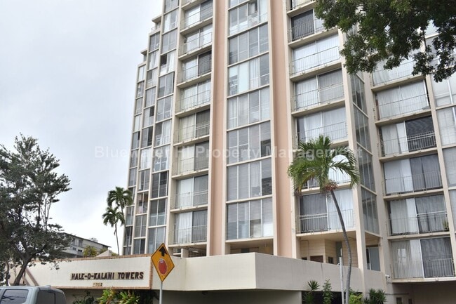 Building Photo - 2 bedroom, 1 bath, 1 prkg. Condo (Makiki area)