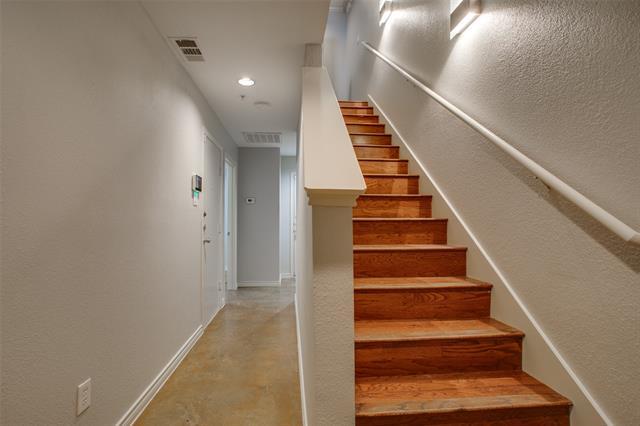 Building Photo - 2415 Stutz Dr