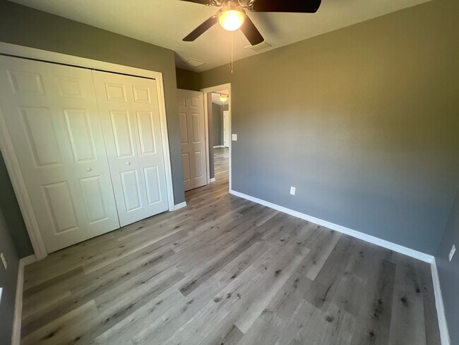 Building Photo - Custom Home - Desirable SE Ocala Neighborhood 3/2/2 **Won't Last**