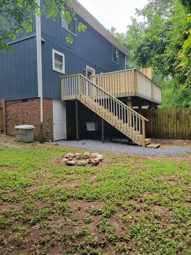 Building Photo - 100 Bramble Ct