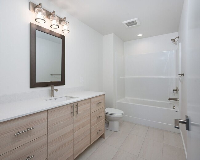 Building Photo - 5575 Westmorland Dr