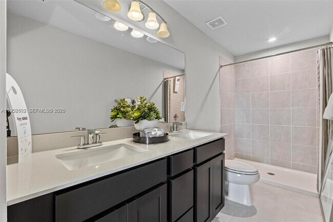 Building Photo - 436 10th Ct