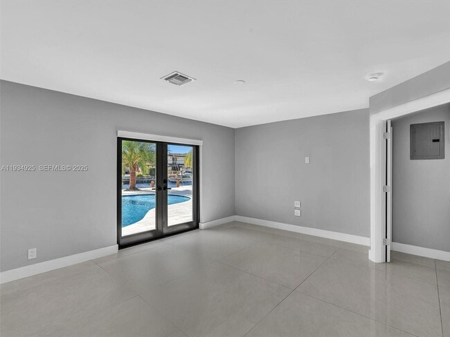 Building Photo - 2310 NE 48th Ct