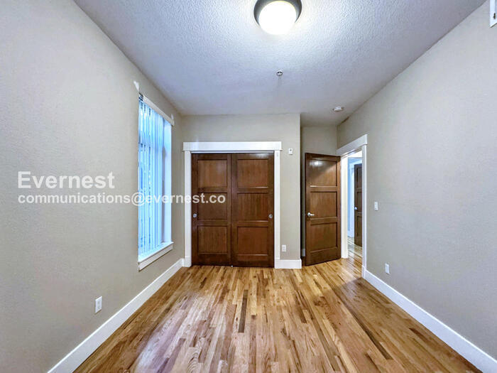 Building Photo - 1080 E 13th Ave