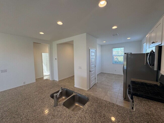 Building Photo - 32067 N Wayne Ln