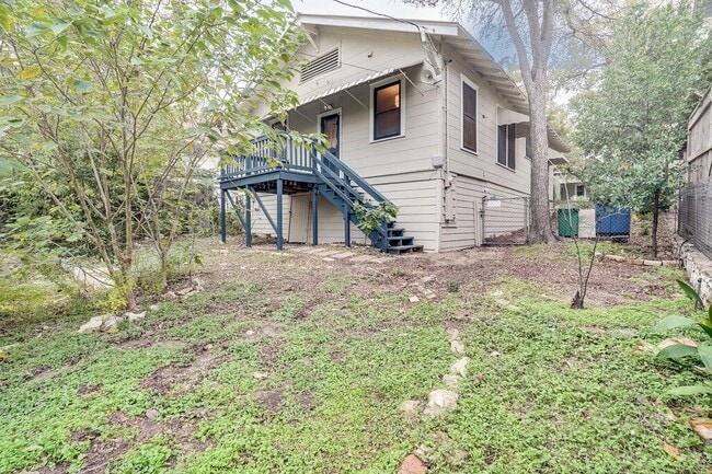 Building Photo - 804 Theresa Ave